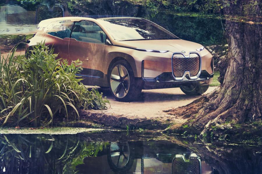  BMW Vision iNEXT 2018 года  (фото 3 из 128)